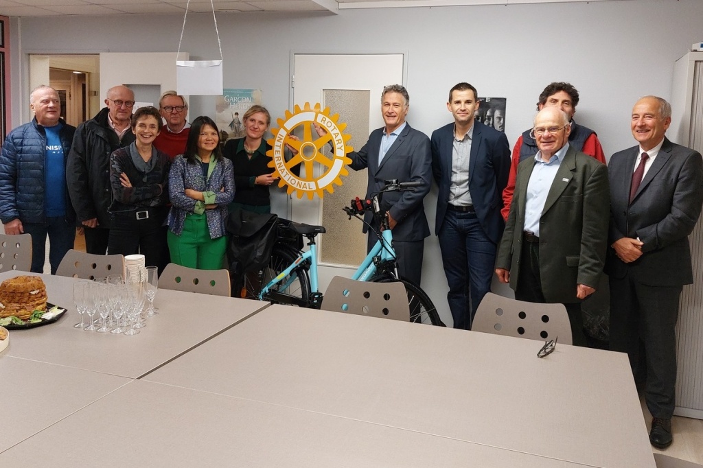 Rotary Club de Dieppe offre un vélo éléctrique à la MDA 